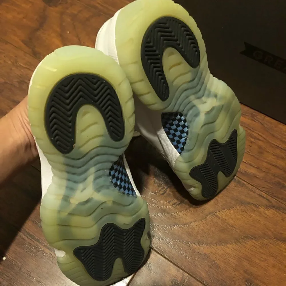 AIR JORDAN 11 retro low legend blue size 5 women = 3.5Y kids